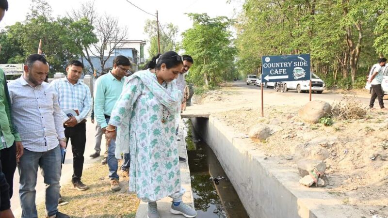 कोटद्वार में नही रहती विधायक तो मानक पूरा किए बिना ही होने लगे काम। बरसात का समय नजदीक, पर धीमी गति से हो रहा काम