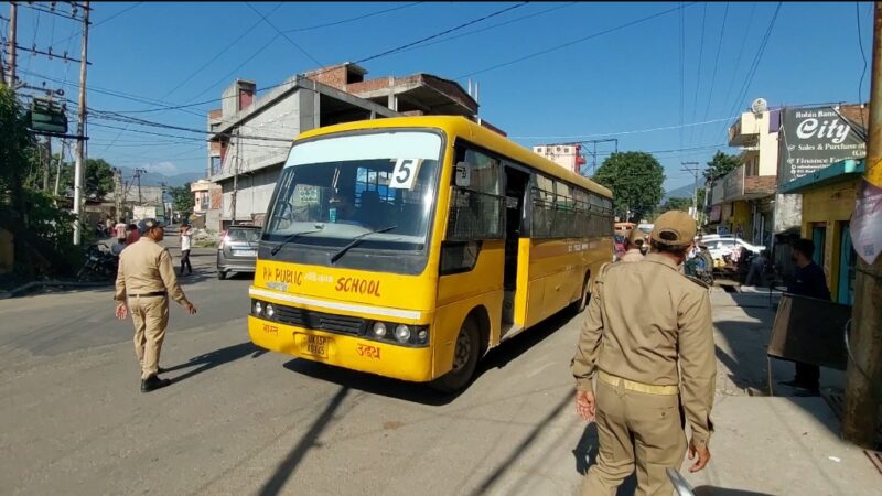 कोटद्वार में स्कूल बसों का बुरा हाल, आपके जिगर का टुकड़ा स्कूल बस में कितना सुरक्षित?