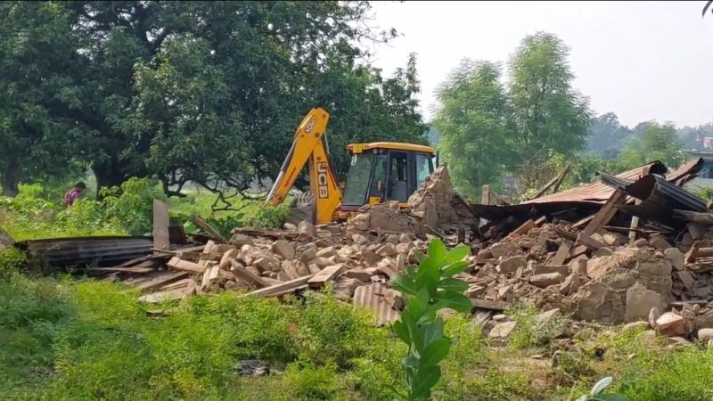 कोटद्वार में बाईपास हाईवे को लेकर तोड़फोड़ शुरू। NHAI ने नायब तहसीलदार और पुलिस टीम के साथ मिलकर शुरू की कार्यवाही