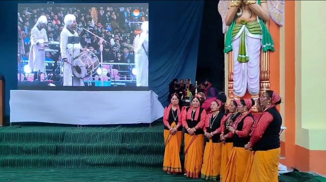 पौड़ी में “38वें राष्ट्रीय खेलों” के शुभारंभ का LIVE प्रसारण LED स्क्रीन पर देखा गया, सांस्कृतिक कार्यक्रमों के साथ हुई शुरुआत