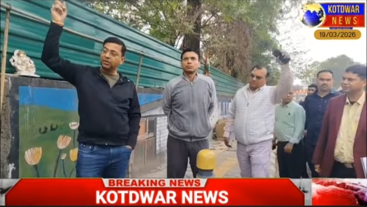 देहरादून में PWD सचिव और DM ने रोड कटिंग के बाद सड़कों का किया निरीक्षण