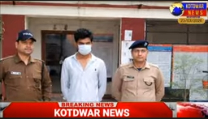 कोटद्वार में पुलिस पर हमला करने वाला मोहम्मद आकिब उर्फ गबरू गिरफ्तार। दोनों भाइयों पर पहले भी दर्ज है कई मुकदमे