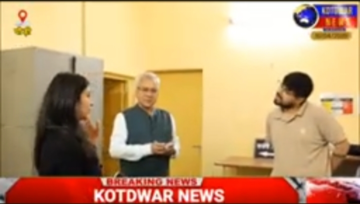 पौड़ी में जिला अस्पताल का औचक निरीक्षण। इमरजेंसी विस्तार, ओपीडी, डिजिटल टोकन सिस्टम, उपकरण खरीद, शववाहन, सोलर प्लांट और वार्ड सुविधाओं पर जोर