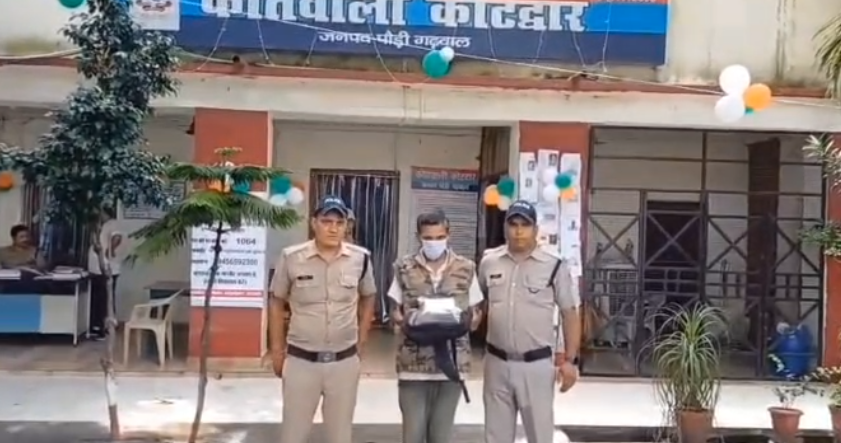 कोटद्वार में भारी मात्रा में चरस बरामद, पहले से कई अपराध कर चुका सप्लायर, हुआ गिरफ्तार