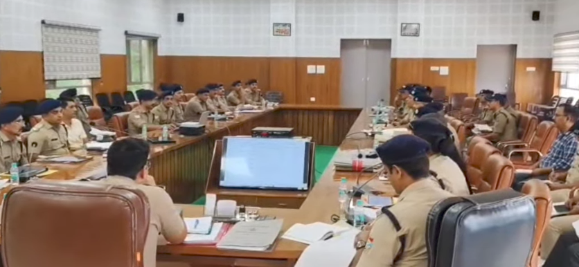 पौड़ी में पुलिस की क्राइम मीटिंग SSP के निर्देश,कोटद्वार कौड़िया बॉर्डर पर बढ़ाएं चेकिंग